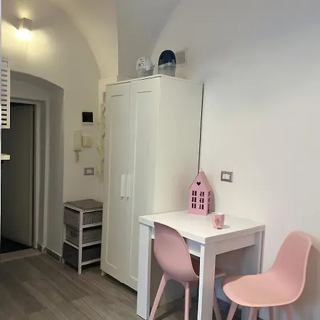 アパート Luca's - University-centre-metro バーリ